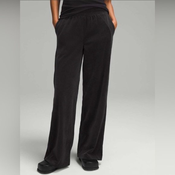Lululemon Scuba Mid-Rise Wide-Leg Pant *Velvet Cord in Black - Picture 1 of 5